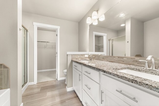 Building Photo - 2122 W Summit Pkwy