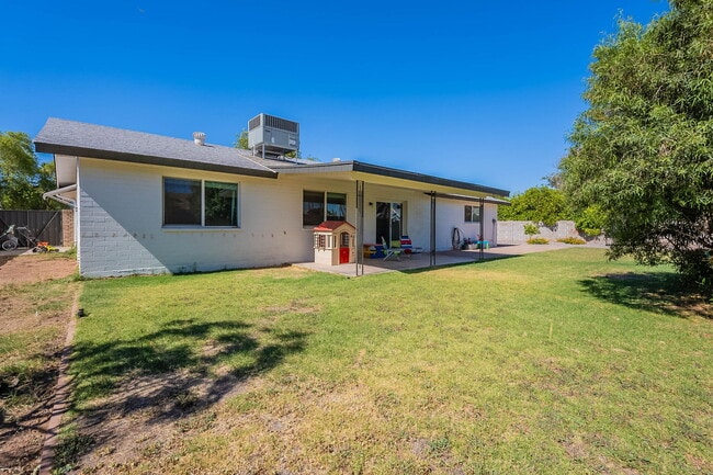 Building Photo - 651 E Kael Cir