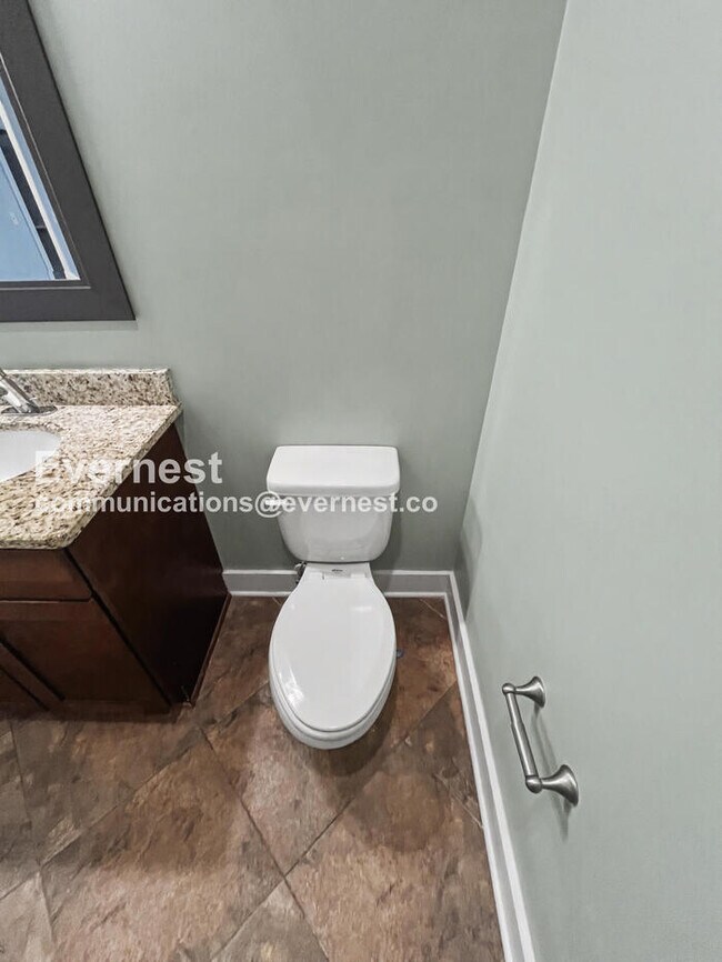 Building Photo - 1306 Pillow St