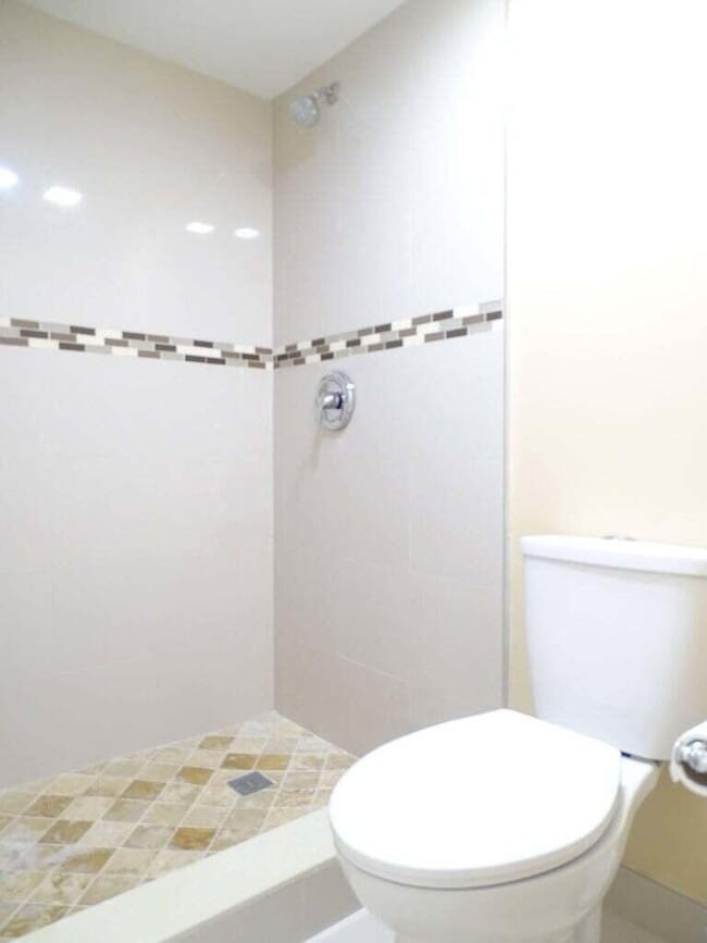 Building Photo - 2164 White Pine Cir