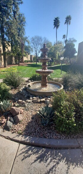 Building Photo - 3825 E Camelback Rd