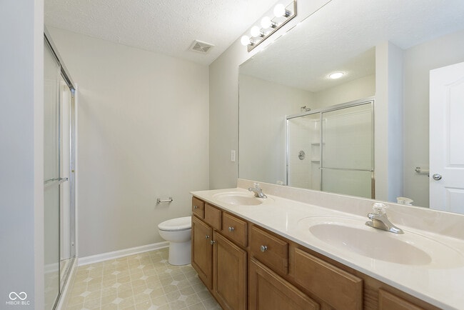 Building Photo - 8333 Clayhurst Dr