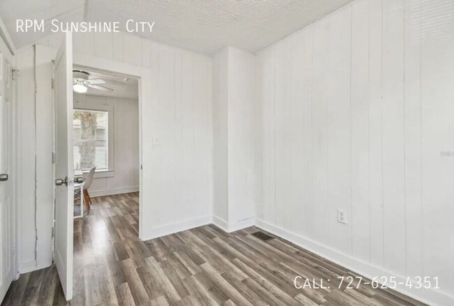 Building Photo - 3819 Queensboro Ave S