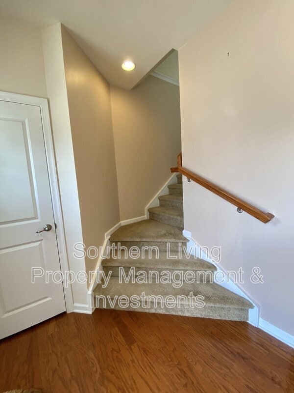Building Photo - 2601 Silverthorn Dr