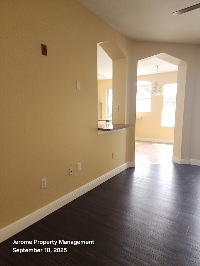 Building Photo - 5011 Sunridge Palms Dr