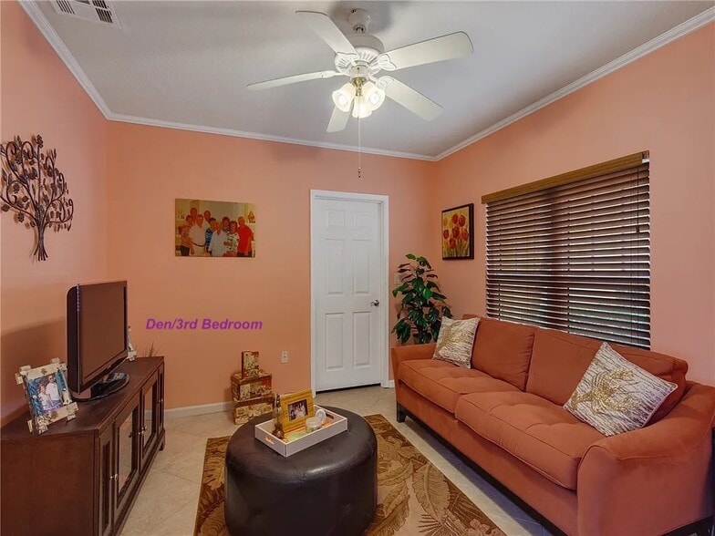 Den/3 bedroom - 5020 Fairways Cir