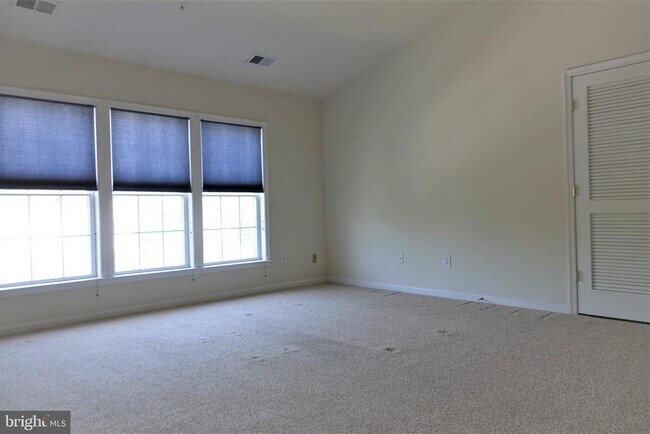 Building Photo - 1115 Crestfield Dr