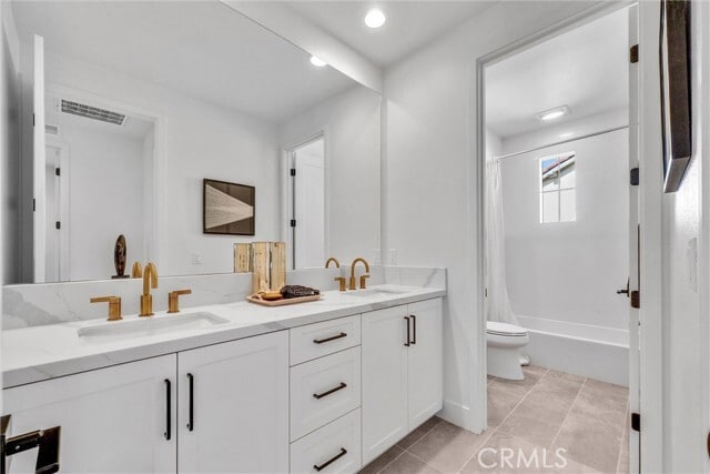 Building Photo - 236 Collino
