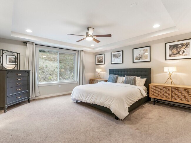 Building Photo - Stunning 4 Bed/2.5 Bath Modern Farmhouse in Scouters Mountain - HV