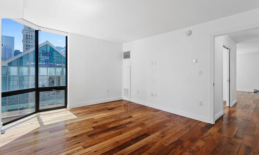 Building Photo - 1625 Larimer St