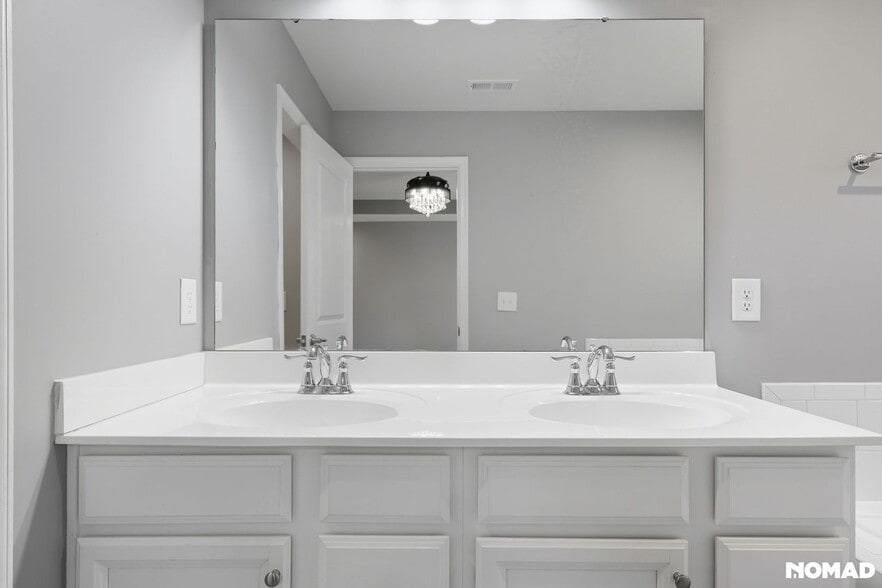 Building Photo - 305 Cross Country Way