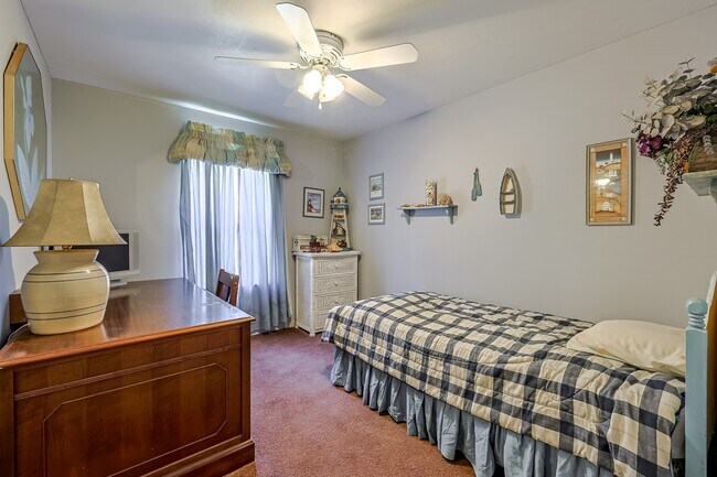 Building Photo - 8 Vick Rd