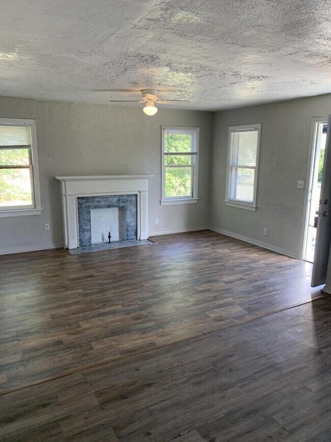 Building Photo - 1904 E Madison St