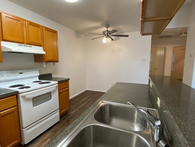 Building Photo - 641 Woodard Ave
