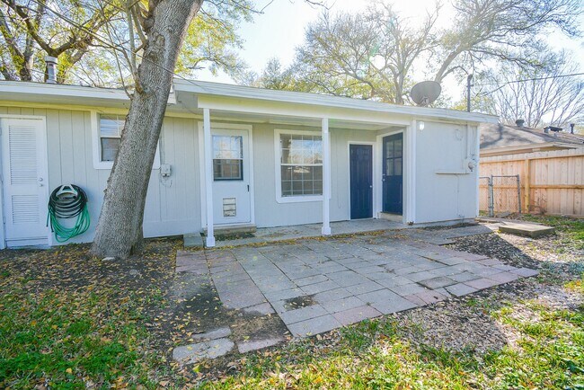 Building Photo - 5006 Libbey Dr