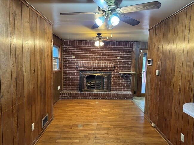 Building Photo - 556 Lamar Dr