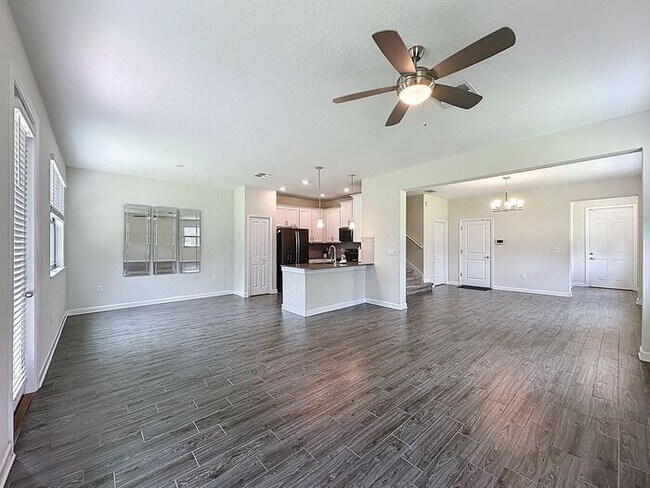 Building Photo - Beautiful Furnished townhome in Vistas of ...