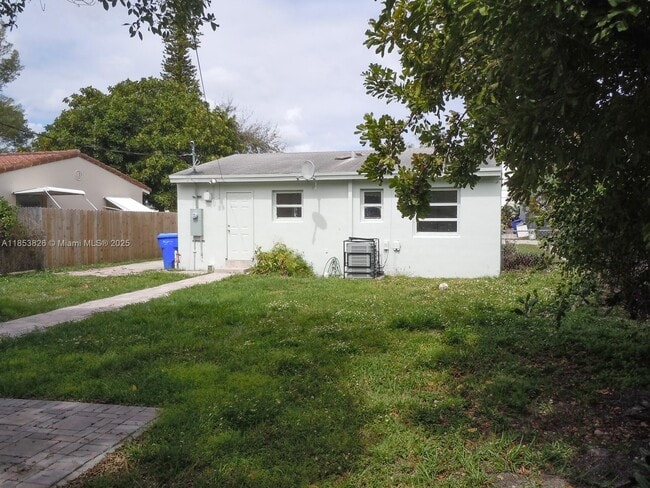 Building Photo - 2124 Taylor St
