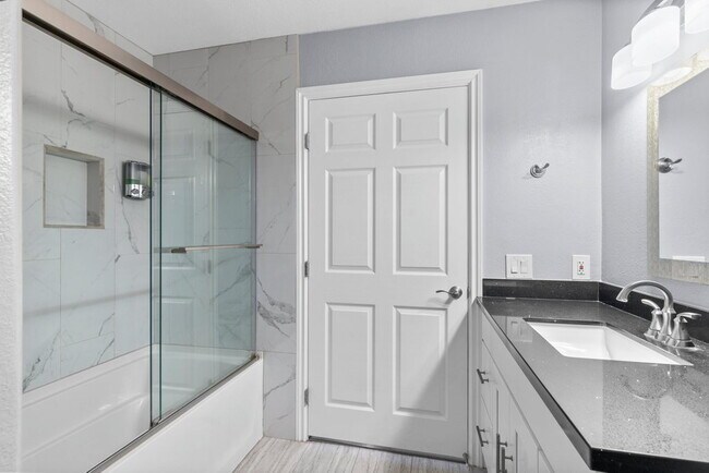 Building Photo - "Chic 3-Bed Townhouse with Granite Countertops on West Flamingo Road, Las Vegas!"