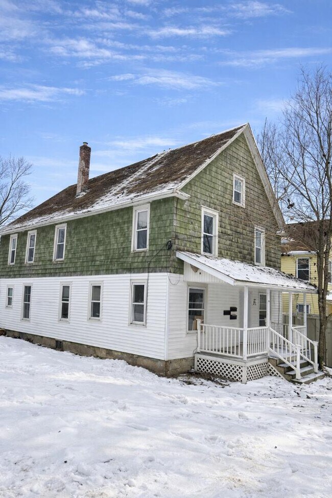 Building Photo - 818 Broad St