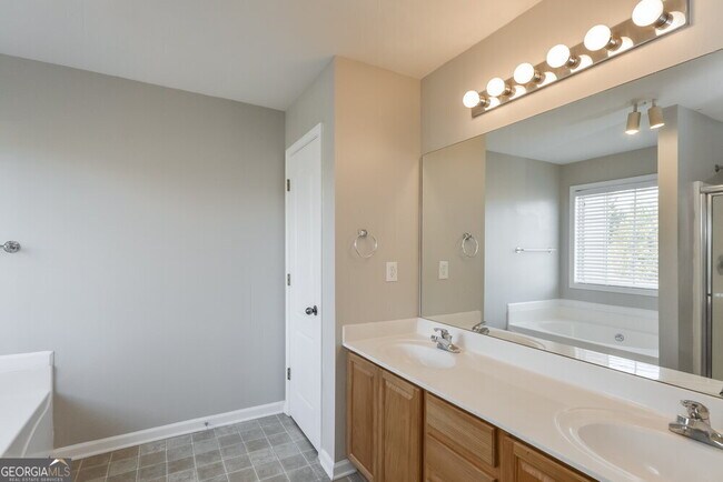 Building Photo - 6492 Grand Hickory Dr