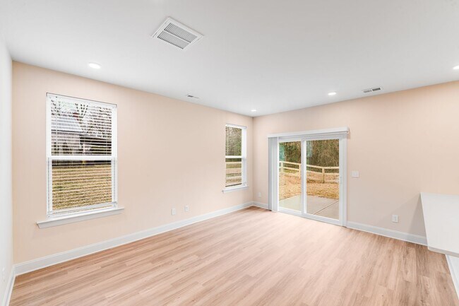 Building Photo - 645 Brookwood St