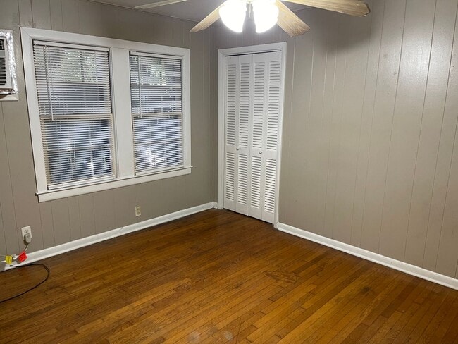 Building Photo - 1BED/1BA Duplex