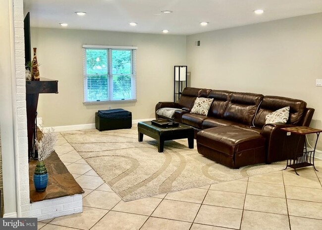 Building Photo - 1542 Crowell Rd