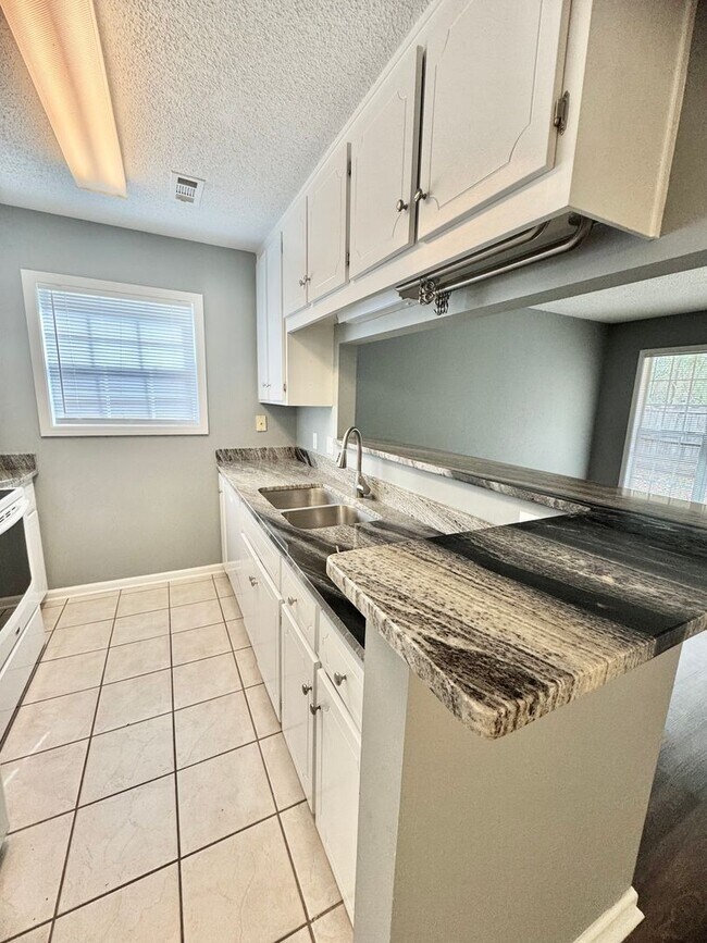 Building Photo - 158 S Spring View Dr