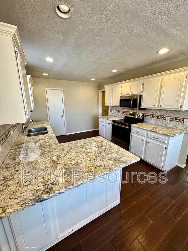 Building Photo - 1135 W Johnathan Way