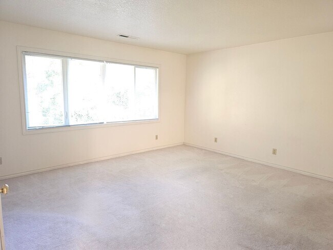 Building Photo - TRADITIONAL HOME IN PALISADES NEIGHBORHOOD...