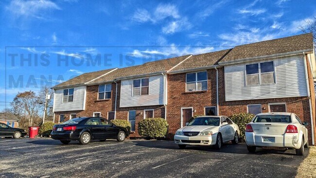 Building Photo - 1531 E Knollwood Cir