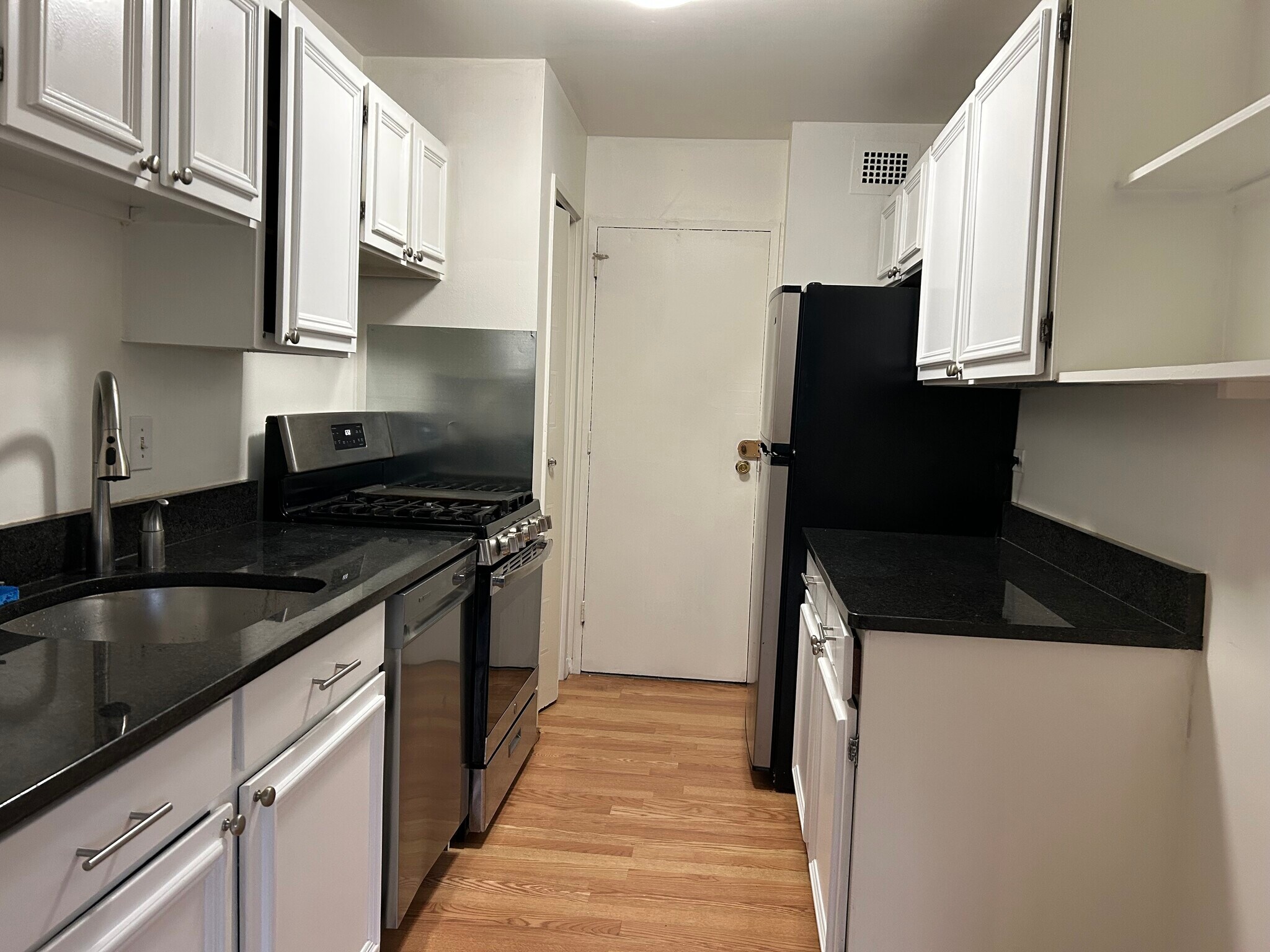 Kitchen - 1900 Lyttonsville Rd