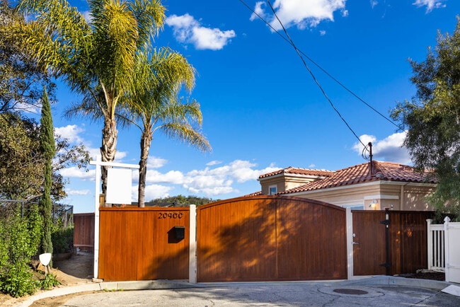 Building Photo - 20900 Bandera St