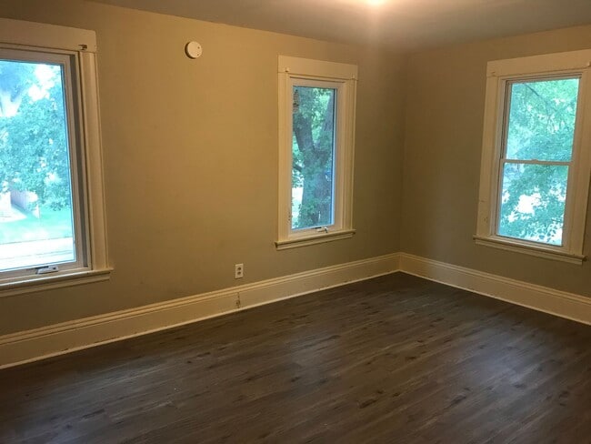 Building Photo - 1616-18 Emerson Ave N