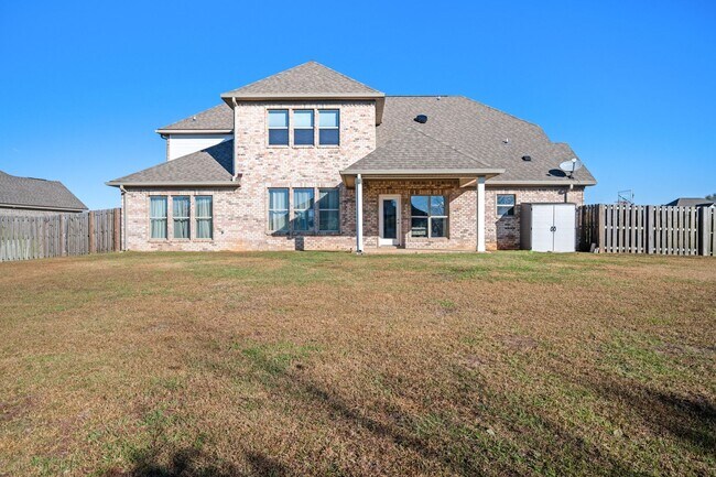 Building Photo - 5/3.5 TRULAND BUILT BEAUTY!