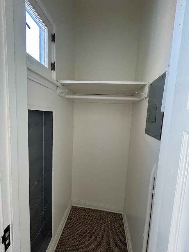 Building Photo - 1062 Masselin Ave