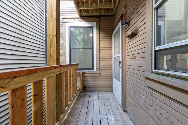 Building Photo - 4913 Yew St