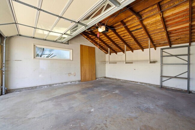 Building Photo - Beautifully Updated 3 Bedroom Home in Desired Costa Mesa Location