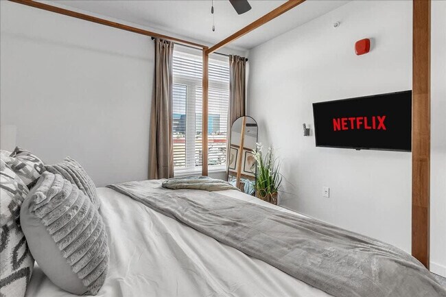 Building Photo - 5100 W Park Ave