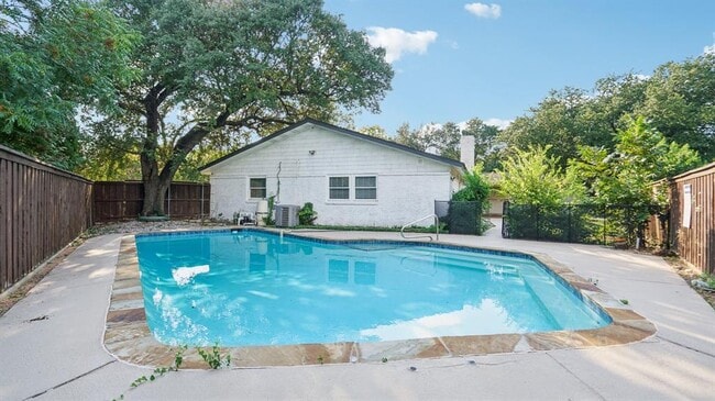 Building Photo - 3855 Crest Cove Cir