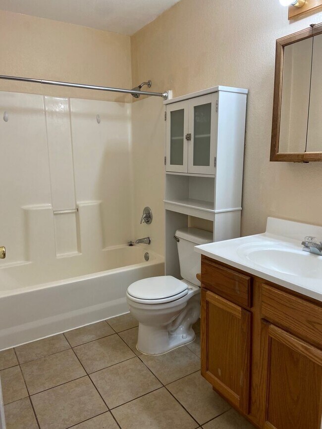 Building Photo - Apartment in Branson East, Kirbyville