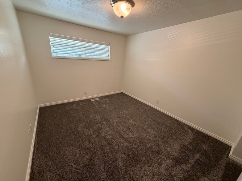 Building Photo - 869 N 400 E