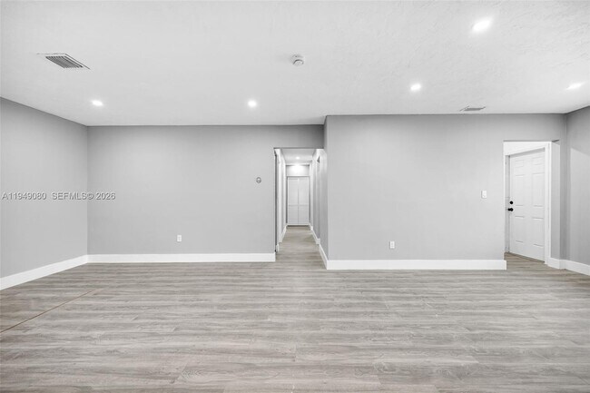 Building Photo - 645 NE 149th St