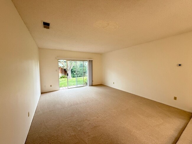 Building Photo - Single Story Home in Quiet Neigbhorhood Ne...