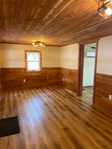 Building Photo - 12132 MO-7