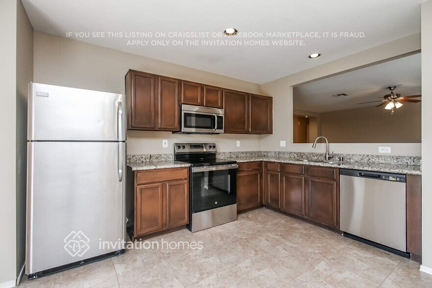 Building Photo - 3021 W Running Deer Trl