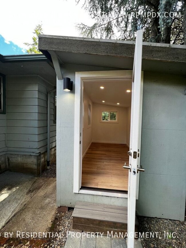 Building Photo - 4434 SW Valona Way