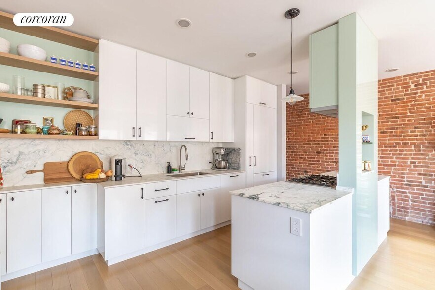 Building Photo - 101 W 81st St
