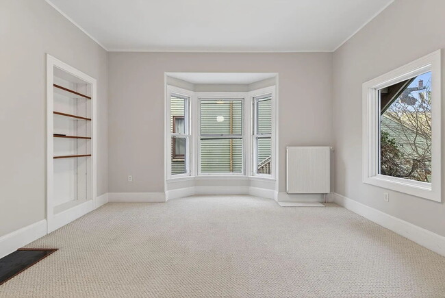 Building Photo - Beautiful First-Floor Condo in Portland’s West End